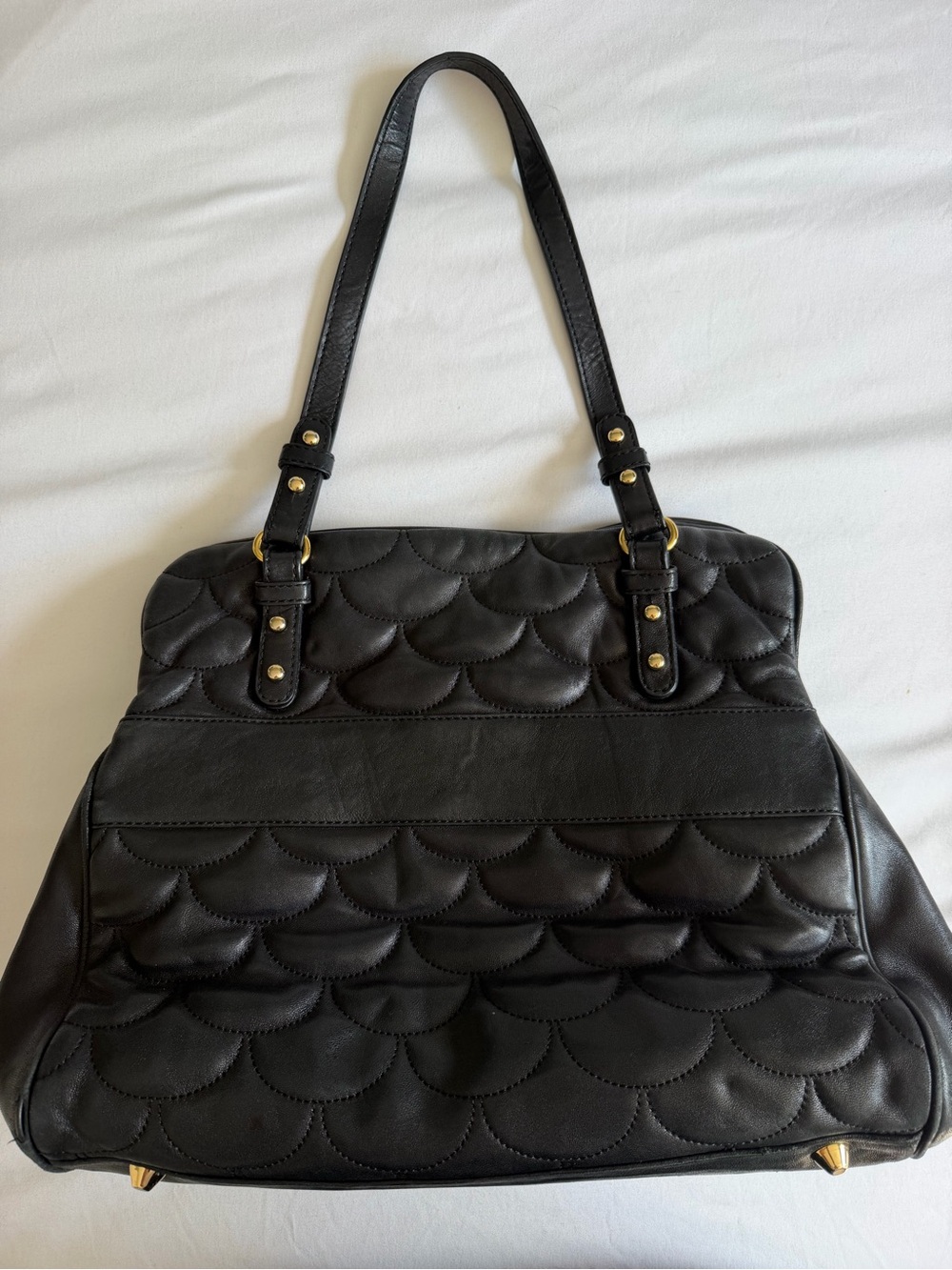 Badgley Mischka Leather Black Quilted Scallop Gold Hardware Shoulder Bag - Picture 8 of 14